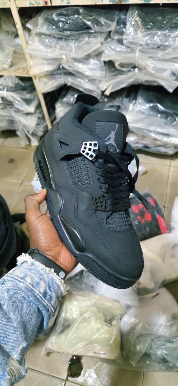 Air Jordan 4 Retro – Black Cat