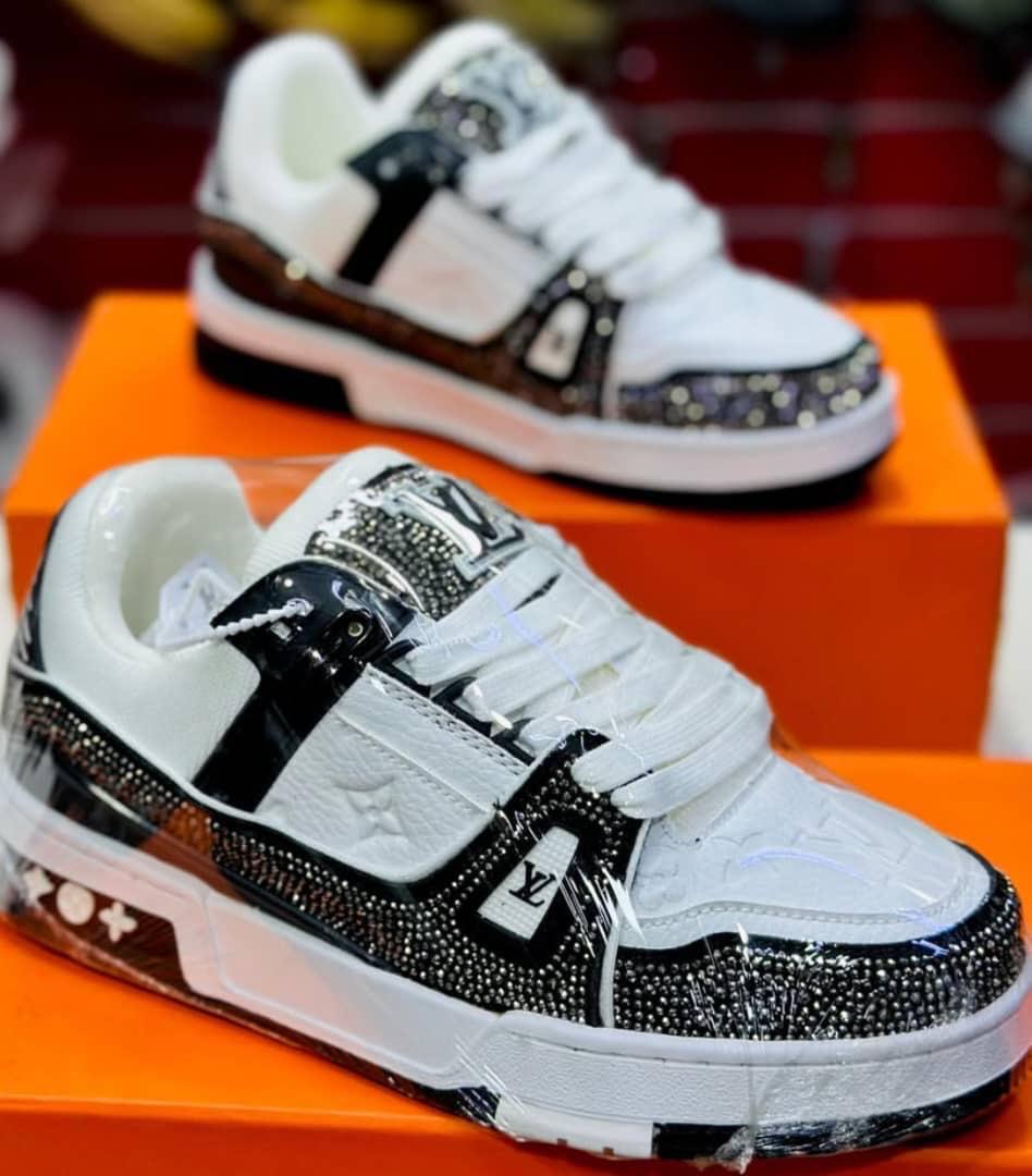 Foto 2 de LV Trainer – Preto com Strass